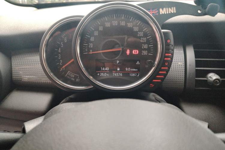 Used MINI 2016 1.5T COOPER Avant-Garde Odometer Close Up