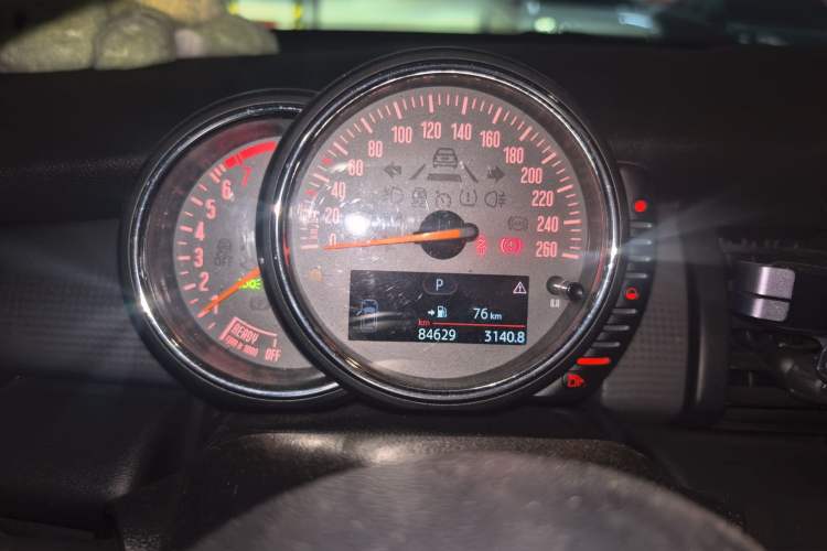 Used MINI 2016 1.5T COOPER CABRIO Odometer Close Up
