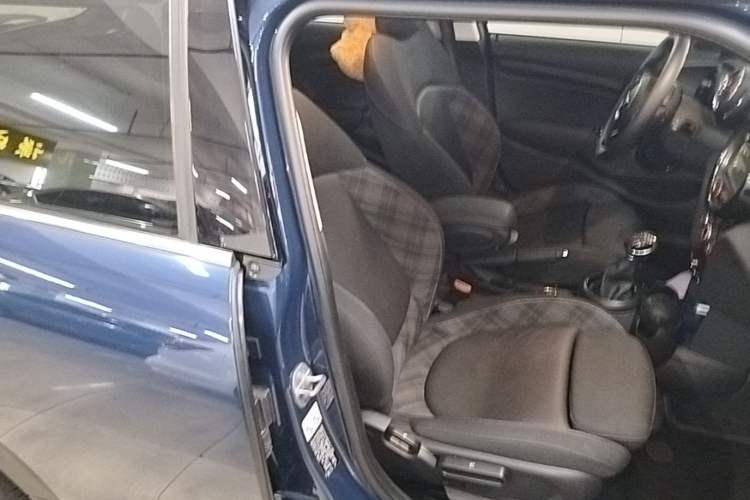Used MINI 2016 1.5T COOPER Five-Door Edition Right Front Seat