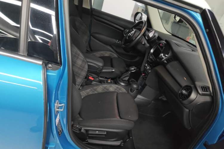 Used MINI 2016 1.5T COOPER Five-Door Edition Right Front Seat