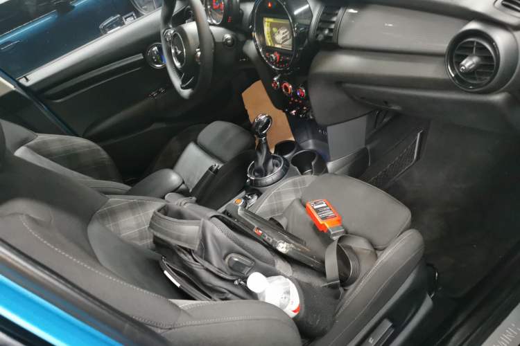 Used MINI 2016 1.5T COOPER Five-Door Edition Right Front Seat