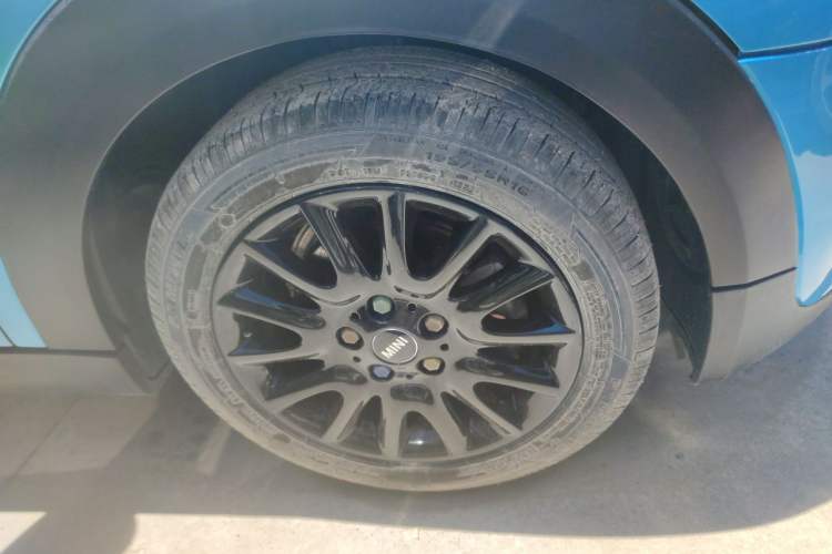 Used MINI 2016 1.2T ONE Pioneer Edition Five-Door Version Right Front Wheel Hub