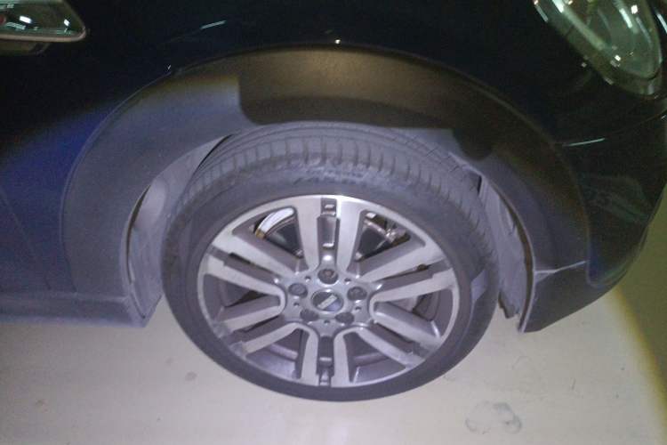 Used MINI 2016 2.0T COOPER S SEVEN Five-Door Edition Right Front Wheel Hub