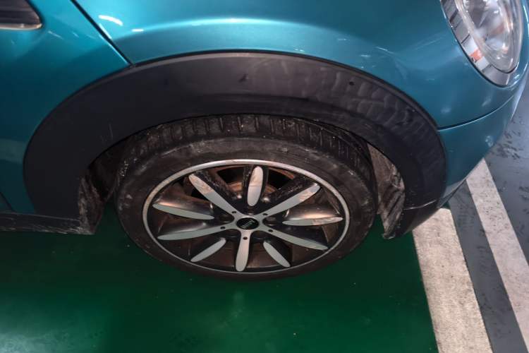 Used MINI 2016 1.5T COOPER CABRIO Right Front Wheel Hub
