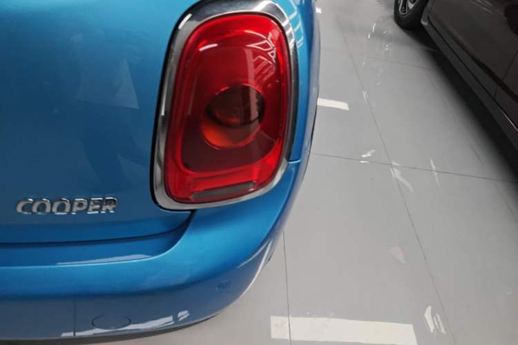 Used MINI 2016 1.5T COOPER Five-Door Edition Right Rear Taillight