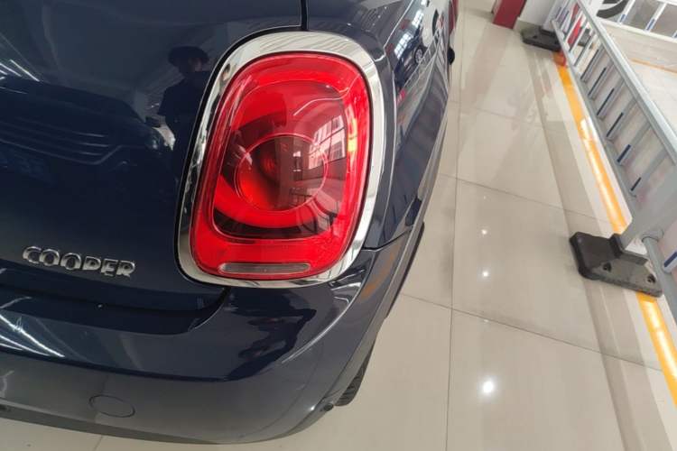 Used MINI 2016 1.5T COOPER SEVEN Right Rear Taillight