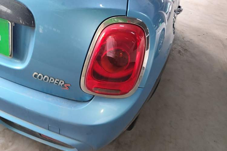 Used MINI 2016 2.0T COOPER S Pioneer Edition Five-Door Model Right Rear Taillight