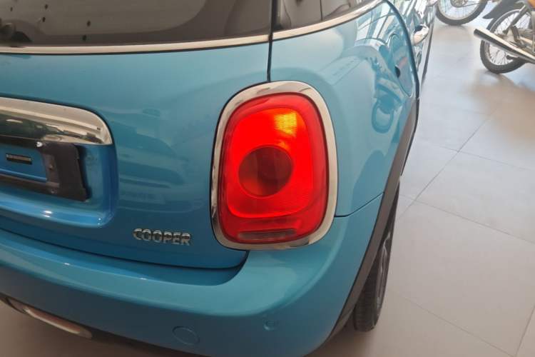 Used MINI 2016 1.5T COOPER Five-Door Edition Right Rear Taillight