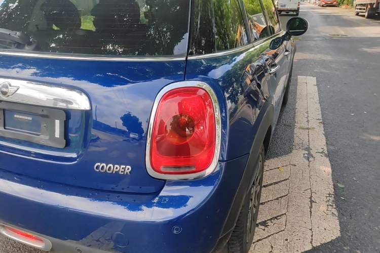 Used MINI 2016 1.5T COOPER Five-Door Edition Right Rear Taillight