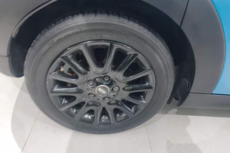 Used MINI 2016 1.5T COOPER Five-Door Edition Right Rear Wheel Hub
