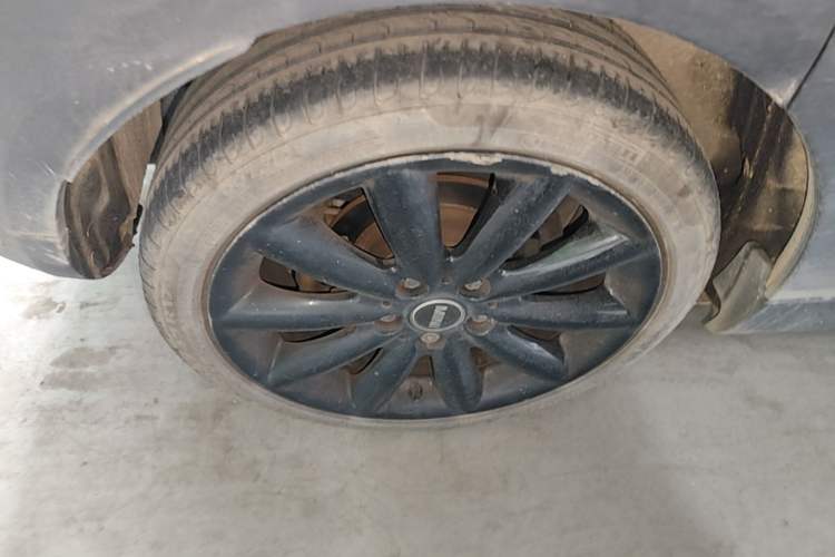 Used MINI 2016 2.0T COOPER S Pioneer Edition Five-Door Model Right Rear Wheel Hub