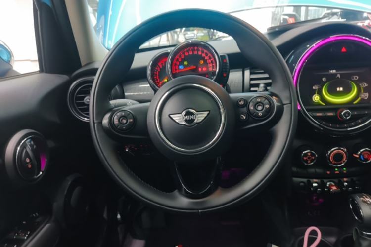 Used MINI 2016 1.5T COOPER Five-Door Edition Steering Wheel