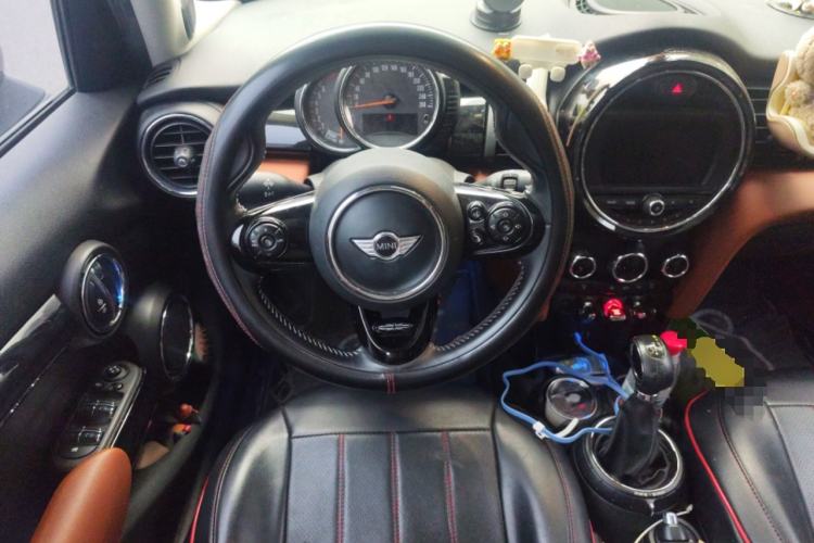 Used MINI 2016 1.5T COOPER SEVEN Five-Door Edition Steering Wheel