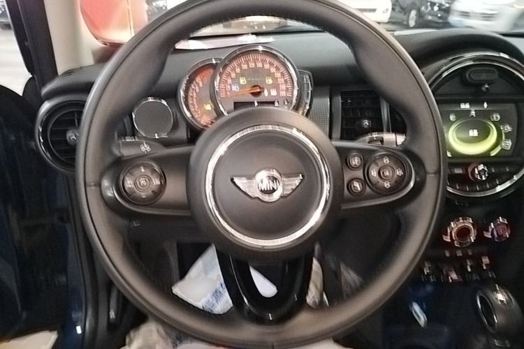 Used MINI 2016 1.5T COOPER Five-Door Edition Steering Wheel
