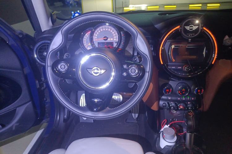 Used MINI 2016 2.0T COOPER S SEVEN Five-Door Edition Steering Wheel