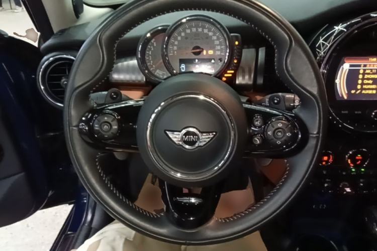 Used MINI 2016 2.0T COOPER S SEVEN Five-Door Edition Steering Wheel