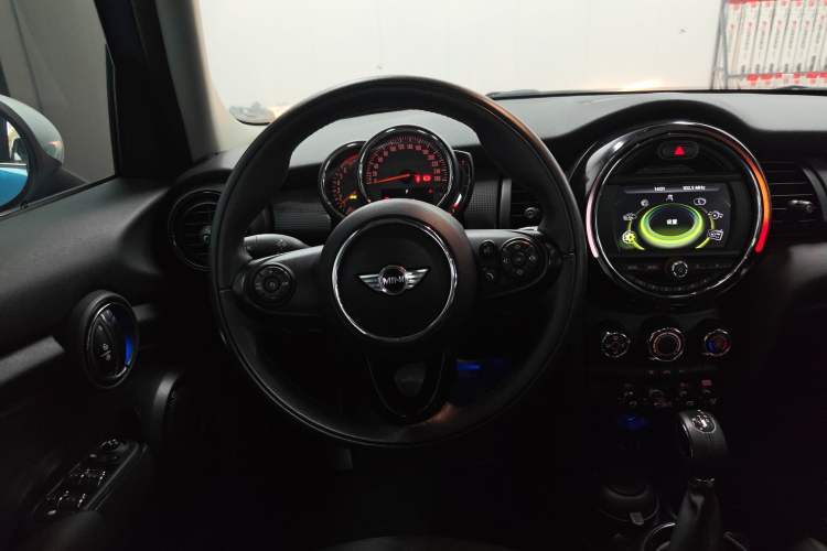 Used MINI 2016 1.5T COOPER Five-Door Edition Steering Wheel