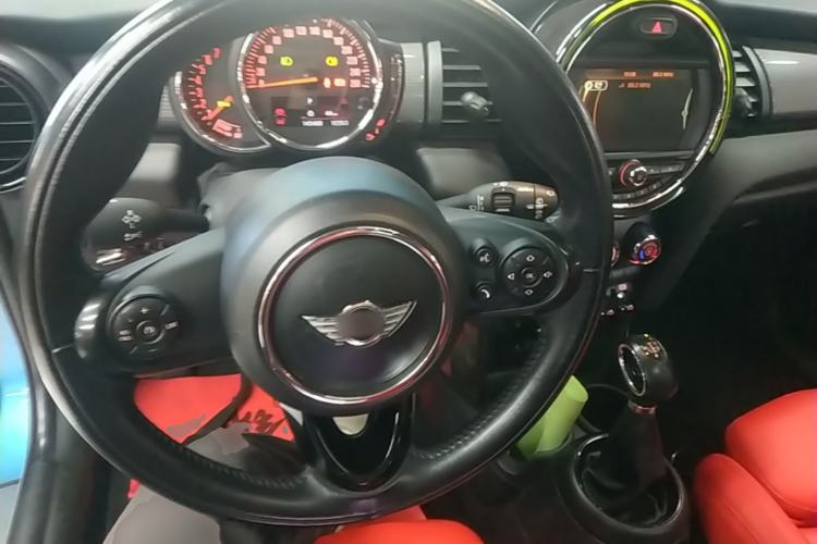 Used MINI 2016 1.5T COOPER Five-Door Edition Steering Wheel