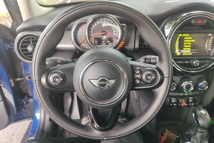 Used MINI 2016 1.5T COOPER Five-Door Edition Steering Wheel