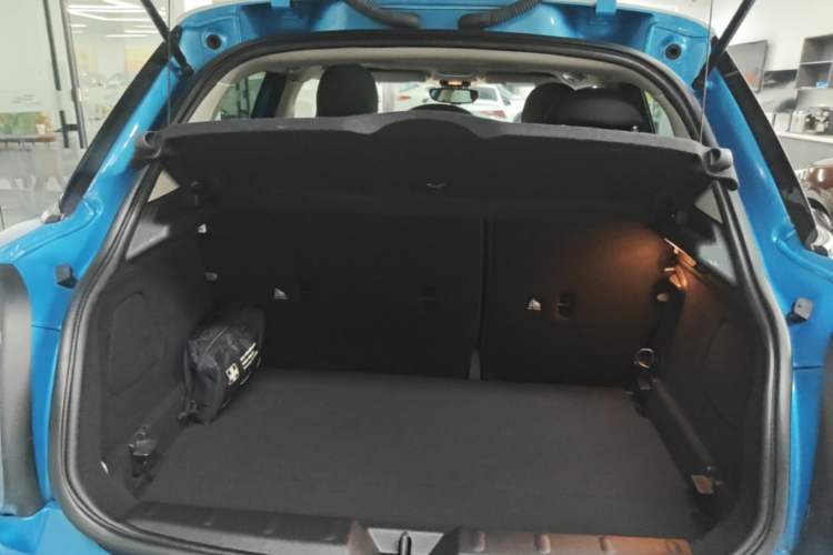 Used MINI 2016 1.5T COOPER Five-Door Edition Trunk
