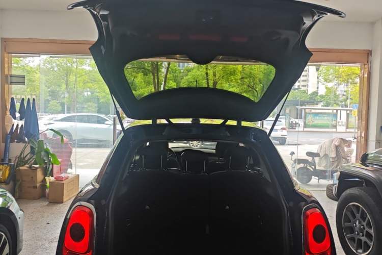 Used MINI 2016 1.5T COOPER Five-Door Edition Trunk