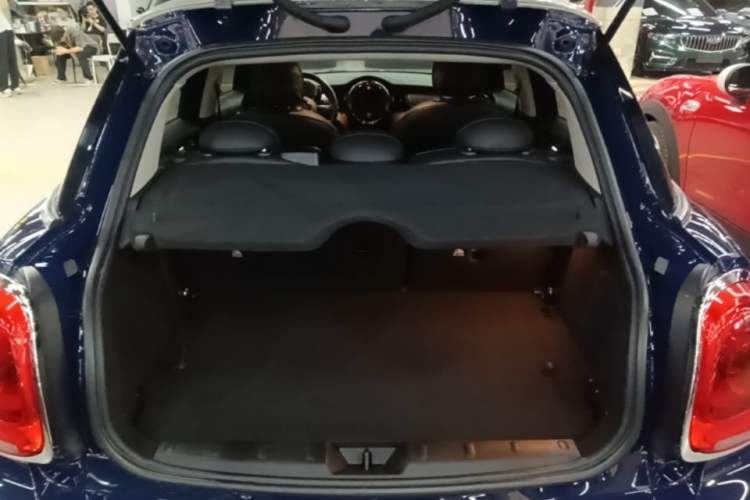 Used MINI 2016 2.0T COOPER S SEVEN Five-Door Edition Trunk