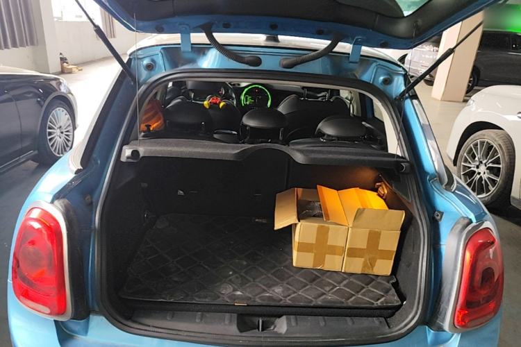 Used MINI 2016 2.0T COOPER S Pioneer Edition Five-Door Model Trunk