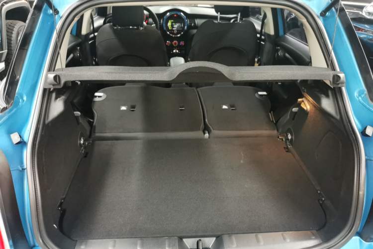 Used MINI 2016 1.5T COOPER Five-Door Edition Trunk