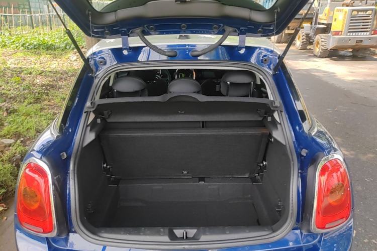 Used MINI 2016 1.5T COOPER Five-Door Edition Trunk