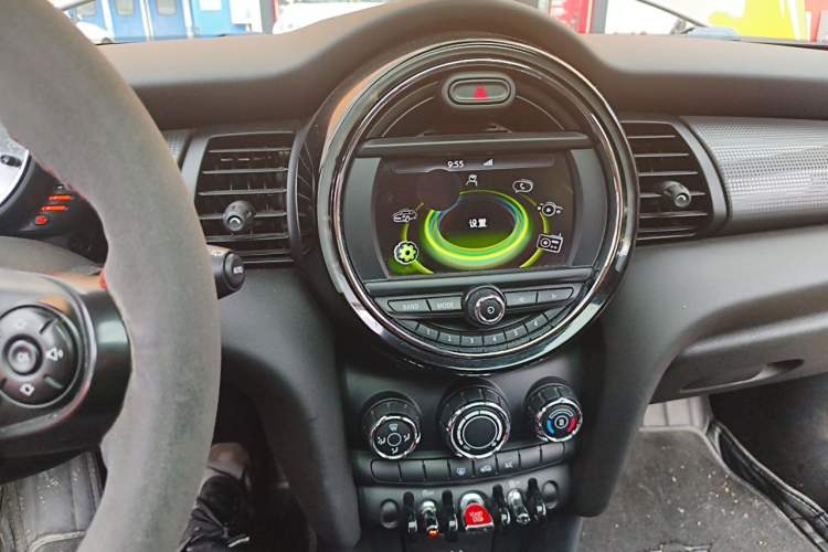 Used MINI 2016 1.5T COOPER Five-Door Edition Audio And AC Panel