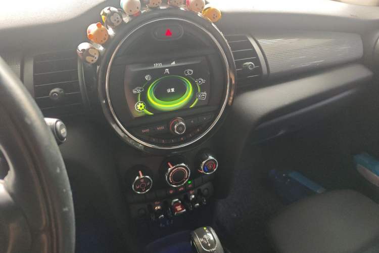 Used MINI 2016 1.5T COOPER Five-Door Edition Audio And AC Panel