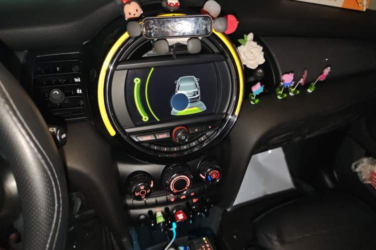 Used MINI 2016 1.5T COOPER Five-Door Edition Audio And AC Panel