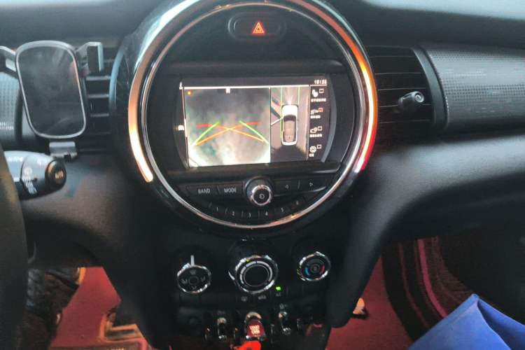 Used MINI 2016 1.5T COOPER Five-Door Edition Audio And AC Panel