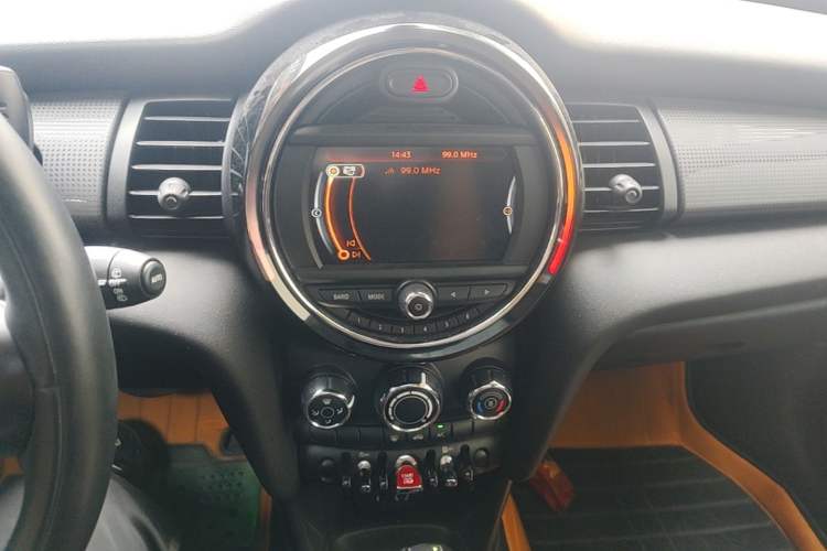 Used MINI 2016 1.5T COOPER Five-Door Edition Audio And AC Panel