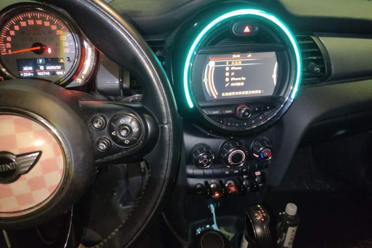 Used MINI 2016 1.5T COOPER Five-Door Edition Audio And AC Panel