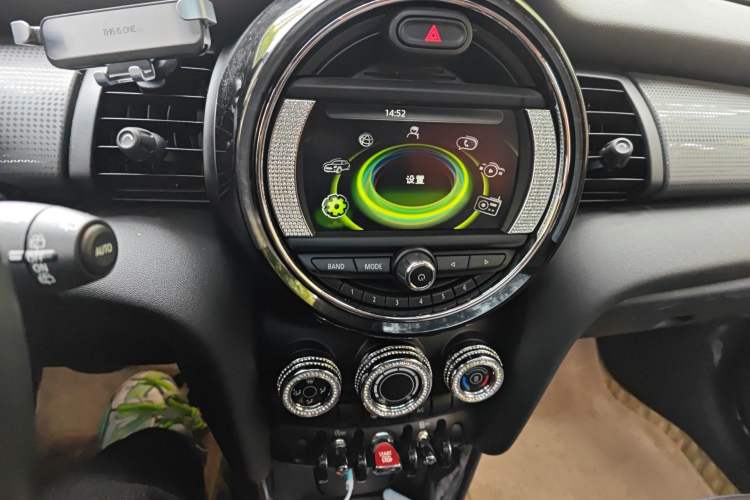 Used MINI 2016 1.5T COOPER Five-Door Edition Audio And AC Panel