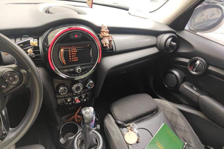Used MINI 2016 1.5T COOPER Five-Door Edition Audio And AC Panel
