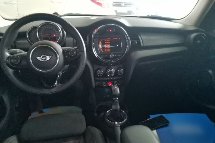 Used MINI 2016 1.5T COOPER Five-Door Edition Center Console