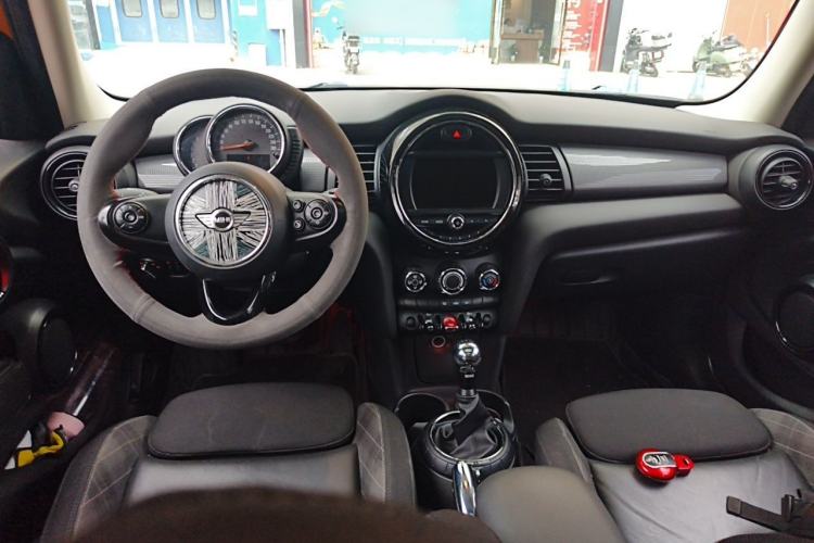 Used MINI 2016 1.5T COOPER Five-Door Edition Center Console