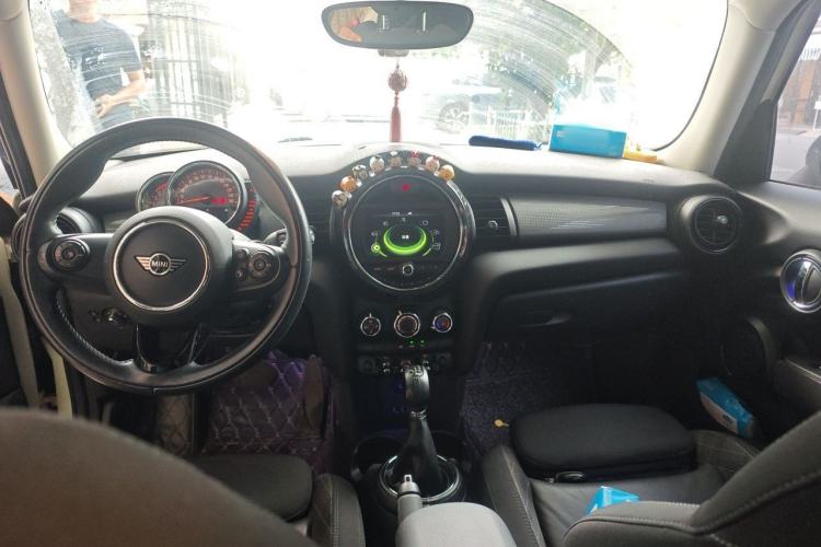 Used MINI 2016 1.5T COOPER Five-Door Edition Center Console