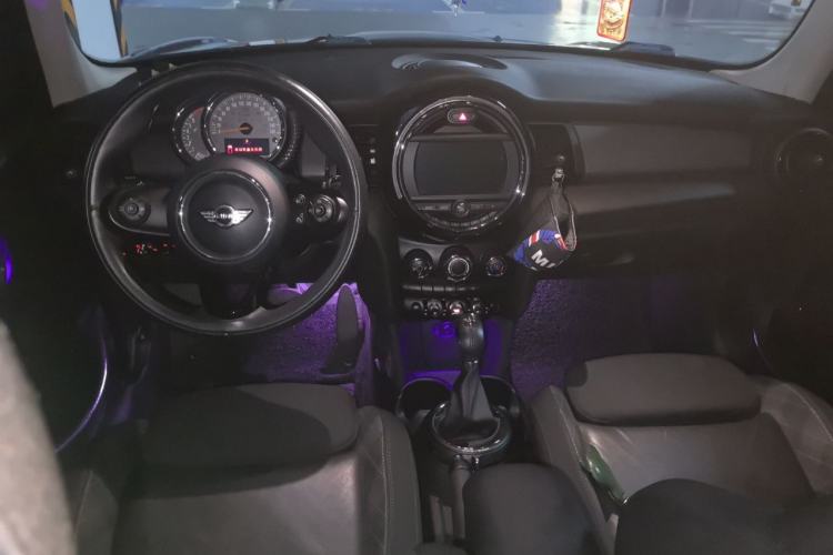 Used MINI 2016 1.5T COOPER Five-Door Edition Center Console
