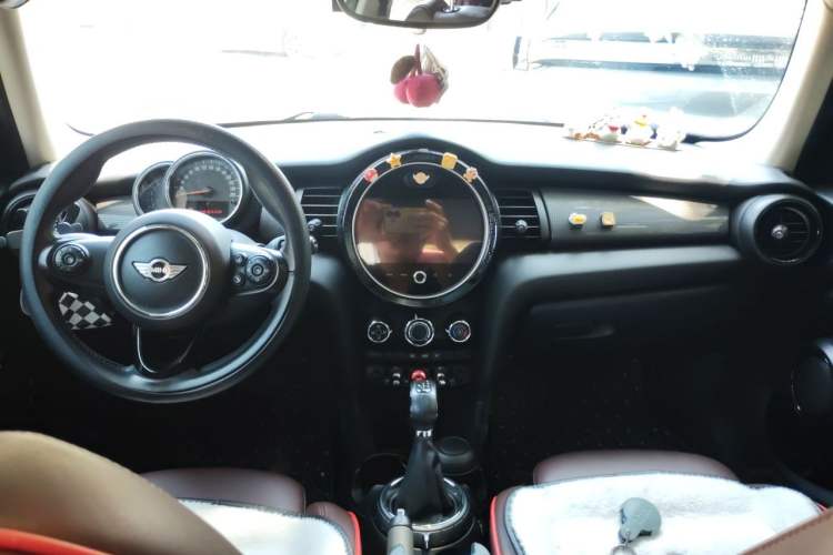 Used MINI 2016 1.5T COOPER Five-Door Edition Center Console