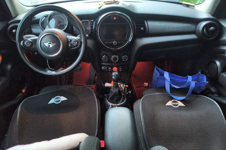 Used MINI 2016 1.5T COOPER Five-Door Edition Center Console