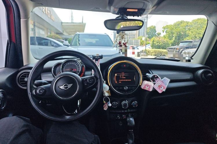 Used MINI 2016 1.5T COOPER Five-Door Edition Center Console