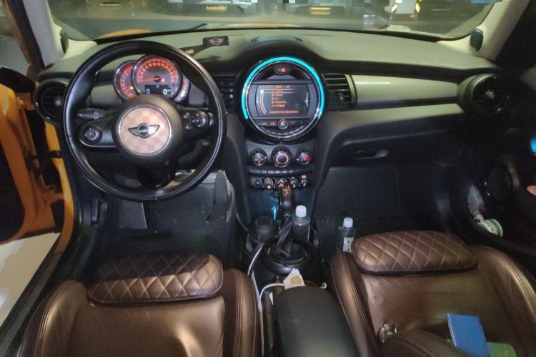 Used MINI 2016 1.5T COOPER Five-Door Edition Center Console
