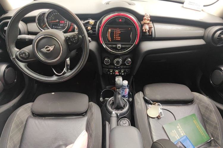 Used MINI 2016 1.5T COOPER Five-Door Edition Center Console