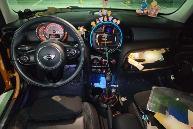 Used MINI 2016 1.5T COOPER Five-Door Edition Center Console