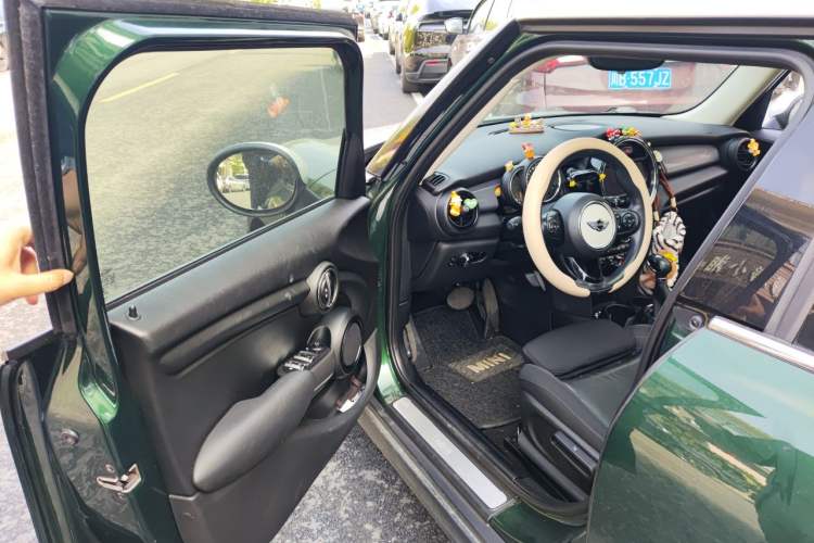 Used MINI 2016 1.5T COOPER Pioneer Edition Five-Door Model Driver Seat