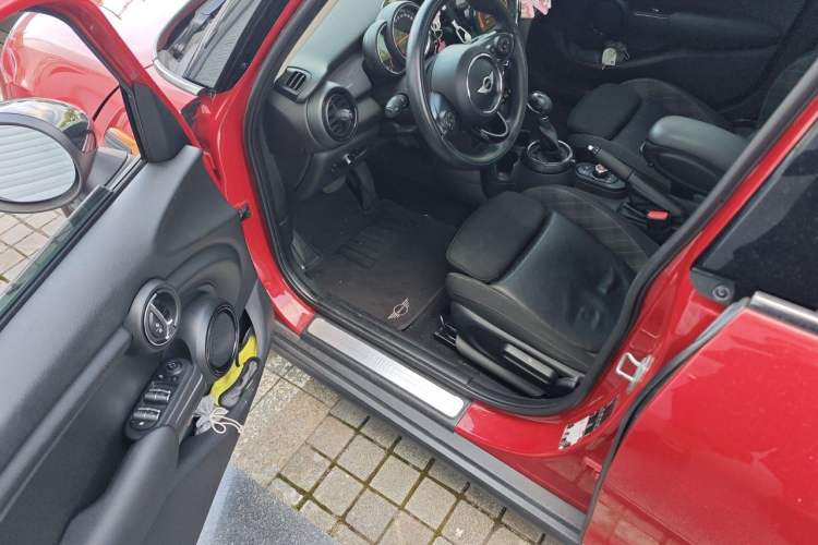 Used MINI 2016 1.5T COOPER Five-Door Edition Driver Seat