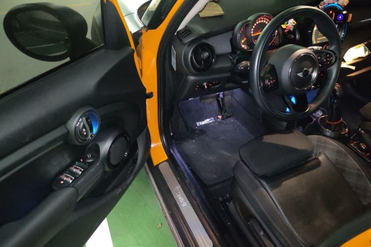 Used MINI 2016 1.5T COOPER Five-Door Edition Driver Seat
